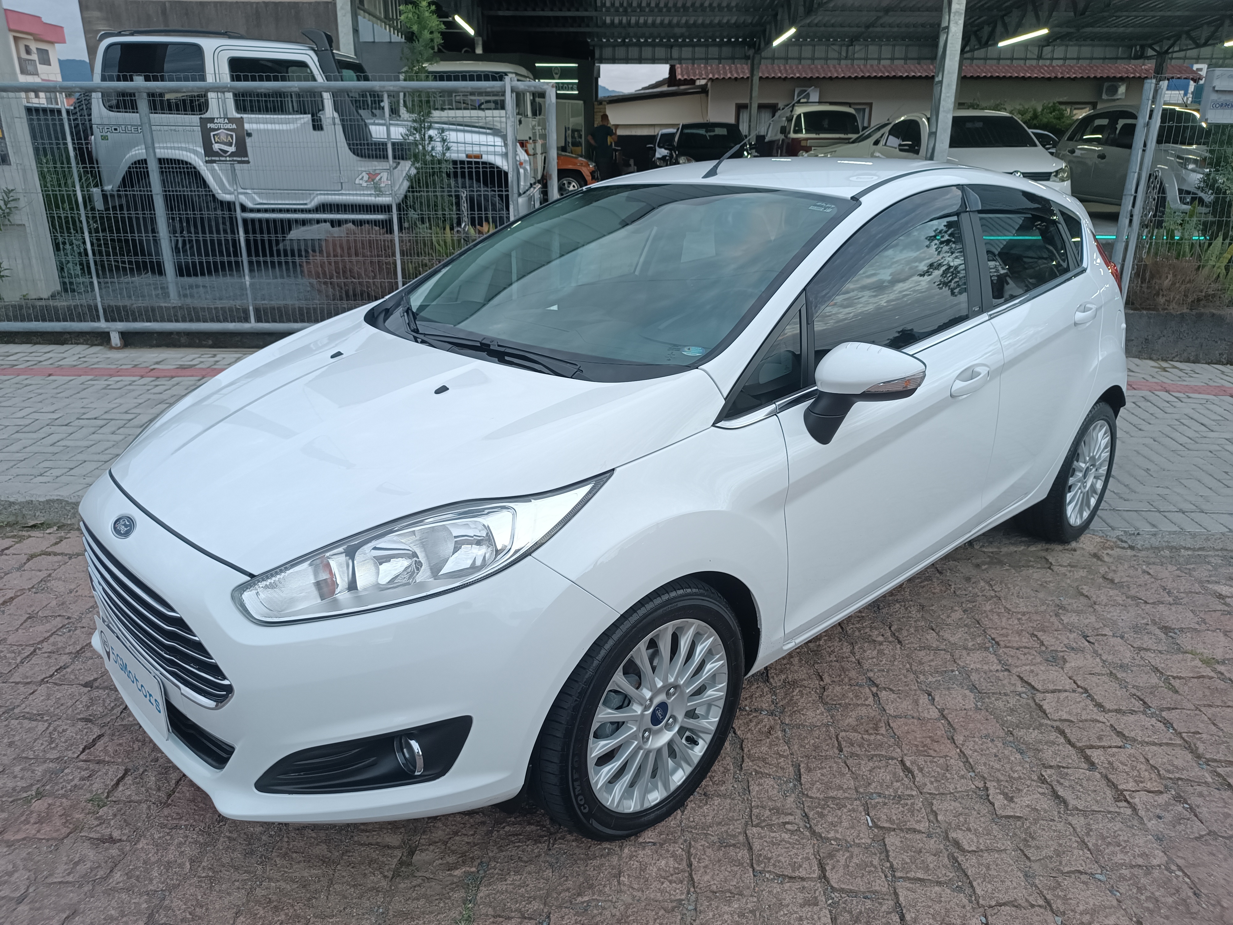 Carro/Camioneta - FORD - Fiesta - TIT./TIT.Plus 1.6 16V Flex Aut. - 2015