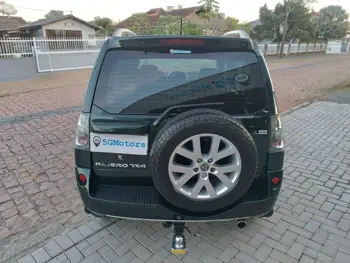 Carro/Camioneta - MITSUBISHI - Pajero - TR4 2.0/ 2.0 Flex 16V 4x4 Aut. - 