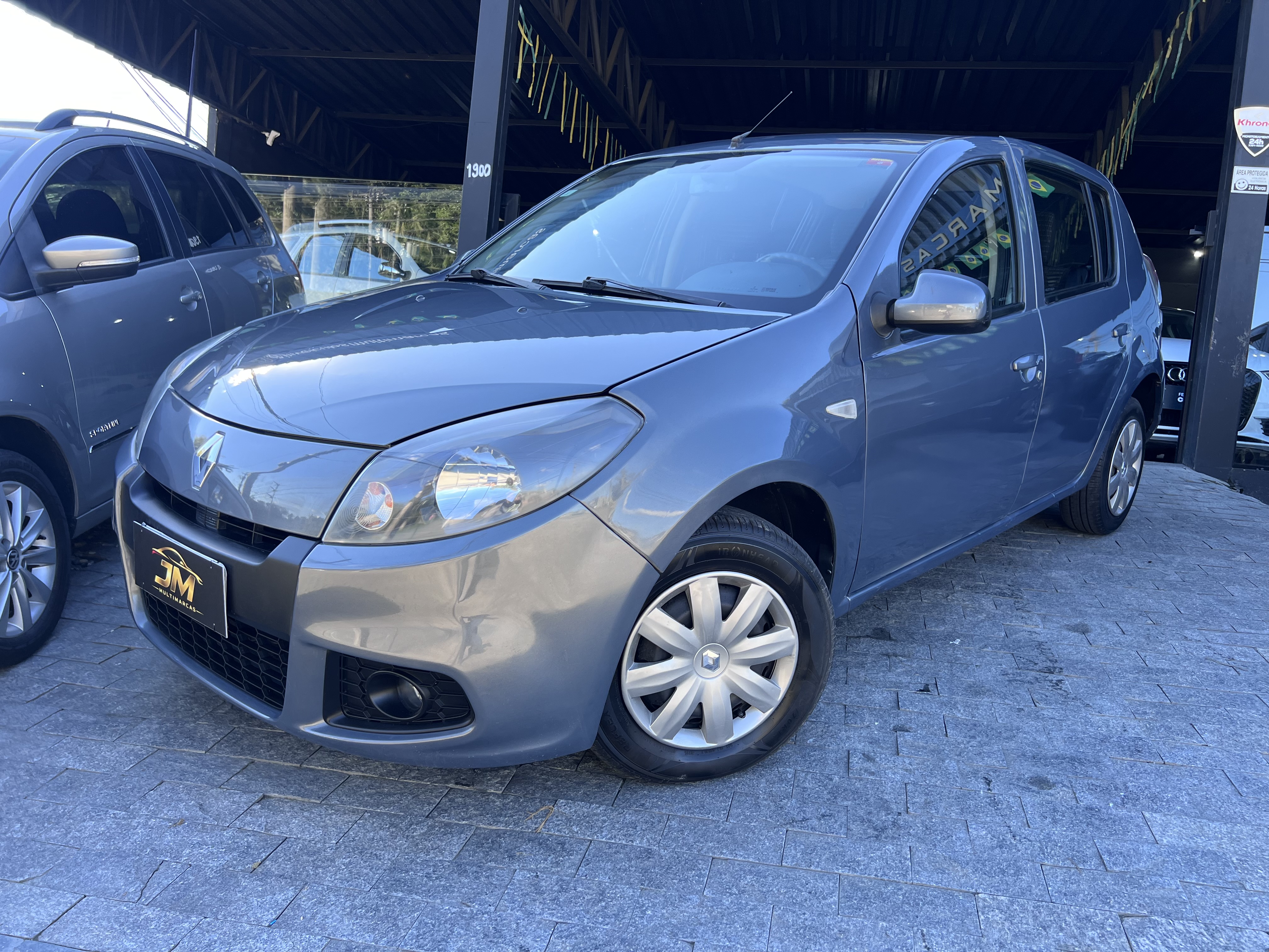 Carro/Camioneta - RENAULT - SANDERO - Authentique Hi-Flex 1.0 16V 5p - 2014
