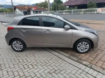 Carro/Camioneta - HYUNDAI - HB20 - Comf./C.Plus/C.Style 1.0 Flex 12V - 2017