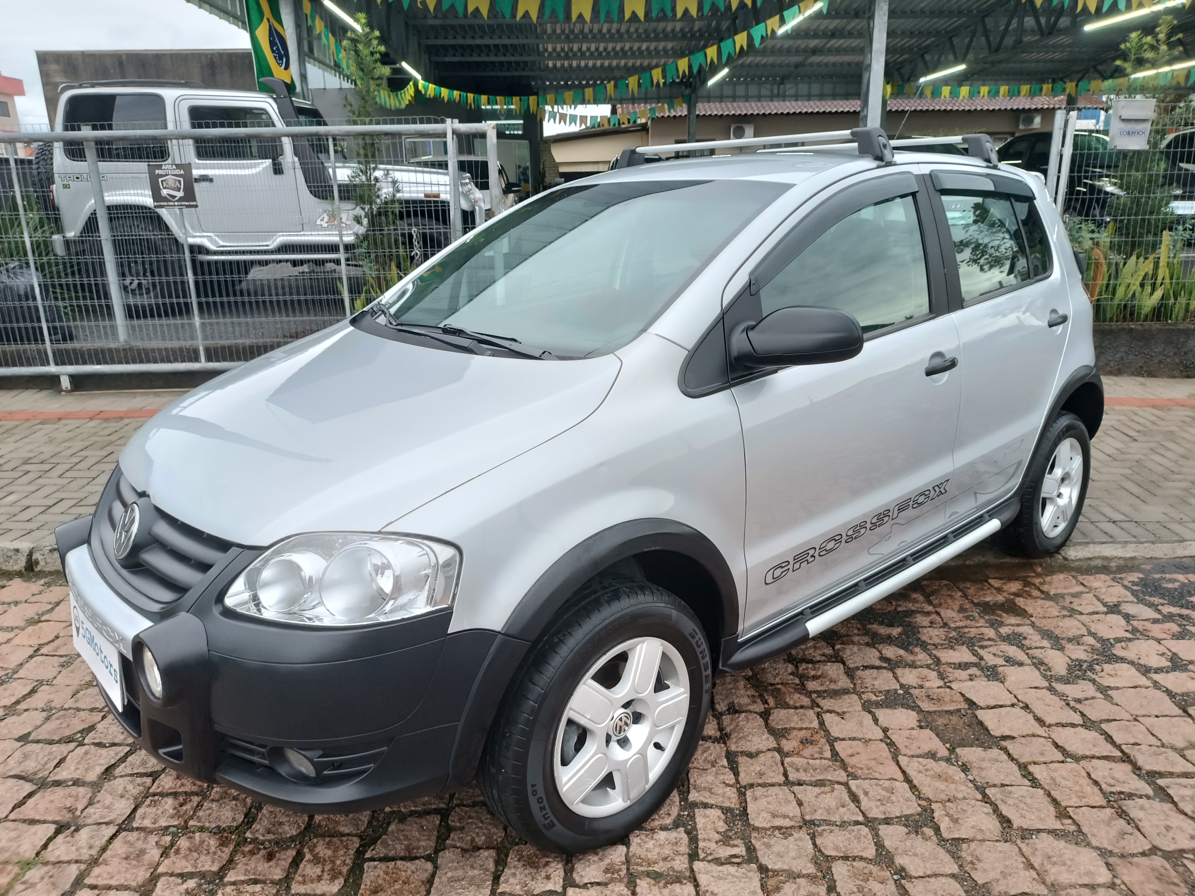Carro/Camioneta - VW - VOLKSWAGEN - CROSSFOX - 1.6 Mi Total Flex 8V 5p - 2008