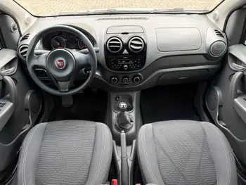 Carro/Camioneta - FIAT - Palio - ATTRA./ITÁLIA 1.4 EVO F.Flex 8V 5p - 2015