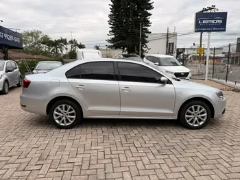 Carro/Camioneta - VW - VOLKSWAGEN - JETTA - Comfortline 2.0 T.Flex 8V 4p Tipt. - 2012