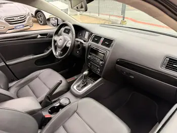 Carro/Camioneta - VW - VOLKSWAGEN - JETTA - Comfortline 2.0 T.Flex 8V 4p Tipt. - 2012