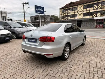 Carro/Camioneta - VW - VOLKSWAGEN - JETTA - Comfortline 2.0 T.Flex 8V 4p Tipt. - 2012