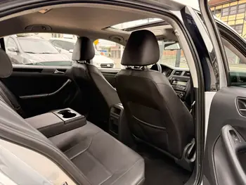 Carro/Camioneta - VW - VOLKSWAGEN - JETTA - Comfortline 2.0 T.Flex 8V 4p Tipt. - 2012
