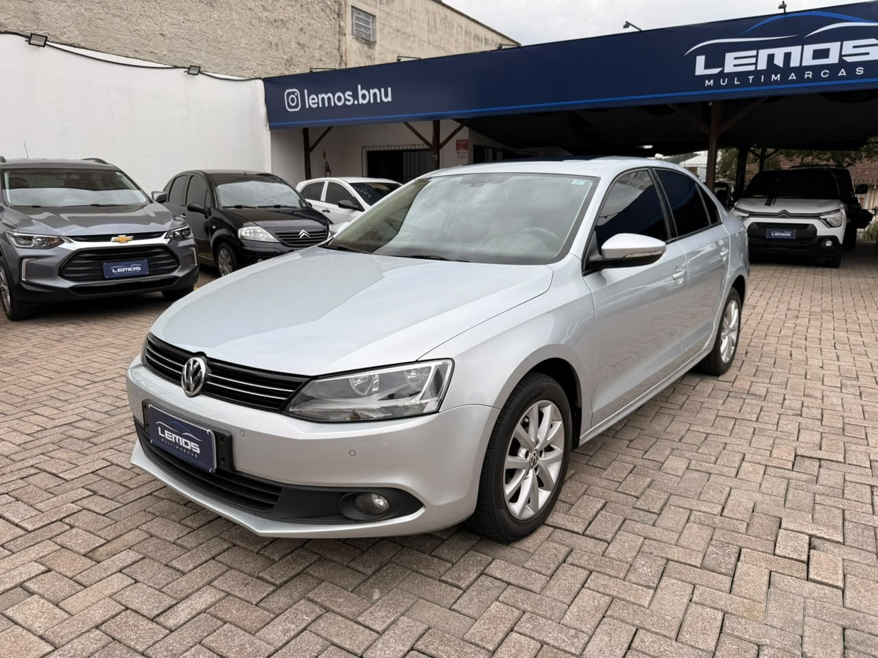 Carro/Camioneta - VW - VOLKSWAGEN - JETTA - Comfortline 2.0 T.Flex 8V 4p Tipt. - 2012