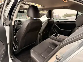 Carro/Camioneta - VW - VOLKSWAGEN - JETTA - Comfortline 2.0 T.Flex 8V 4p Tipt. - 2012