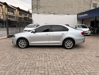Carro/Camioneta - VW - VOLKSWAGEN - JETTA - Comfortline 2.0 T.Flex 8V 4p Tipt. - 2012