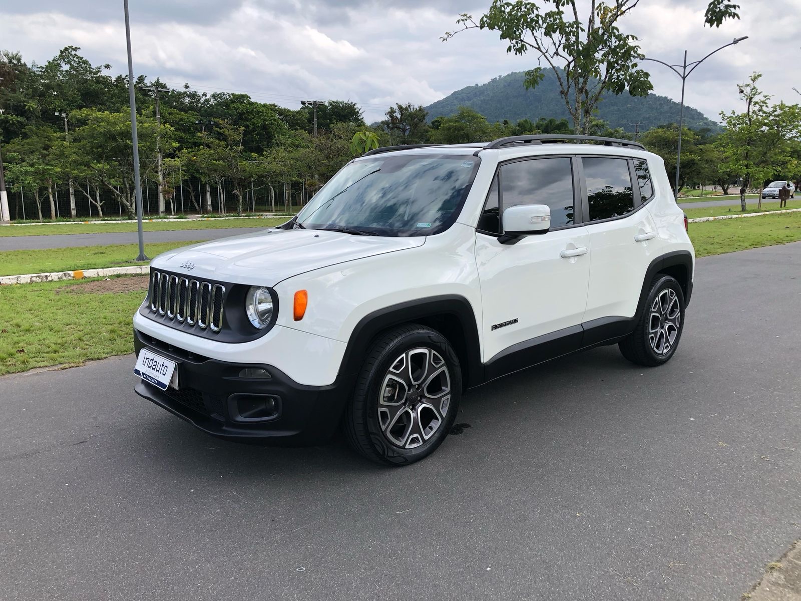 Carro/Camioneta - JEEP - Renegade - Longitude 1.8 4x2 Flex 16V Aut. - 2016