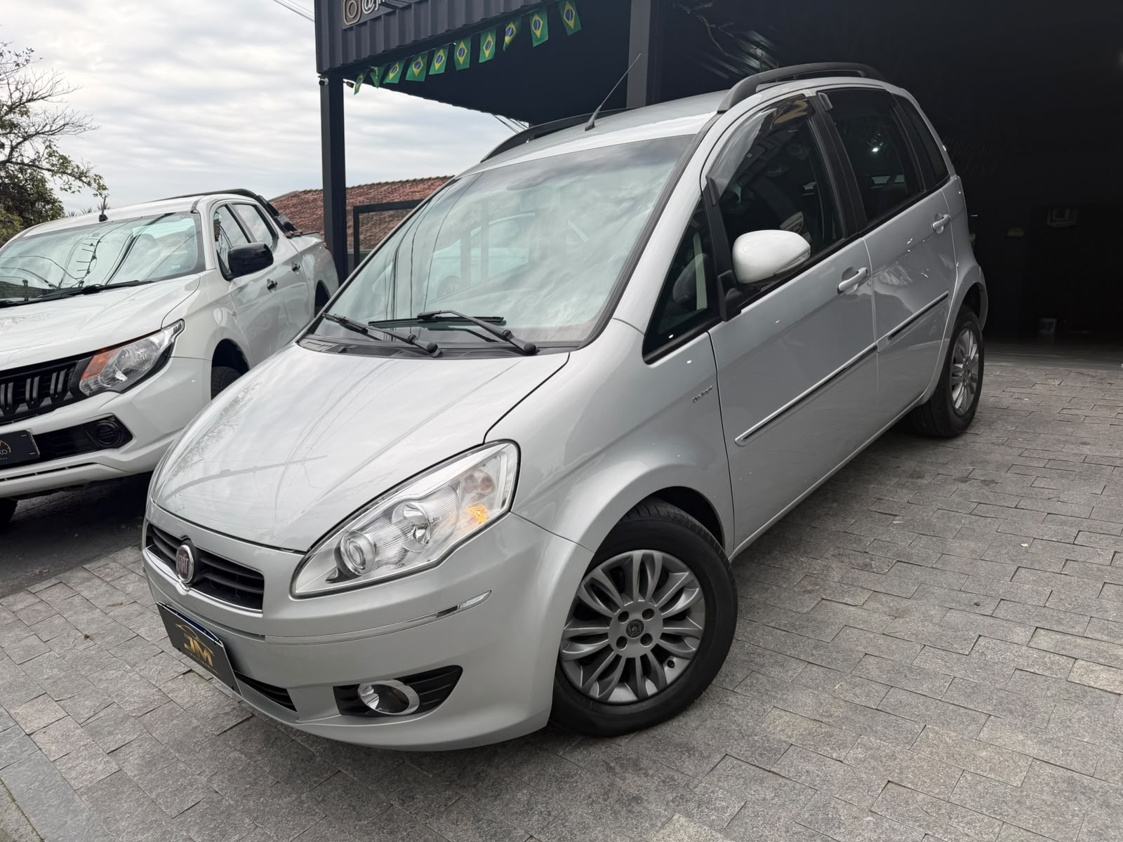 Carro/Camioneta - FIAT - Idea - ATTRACTIVE 1.4 Fire Flex 8V 5p - 2012