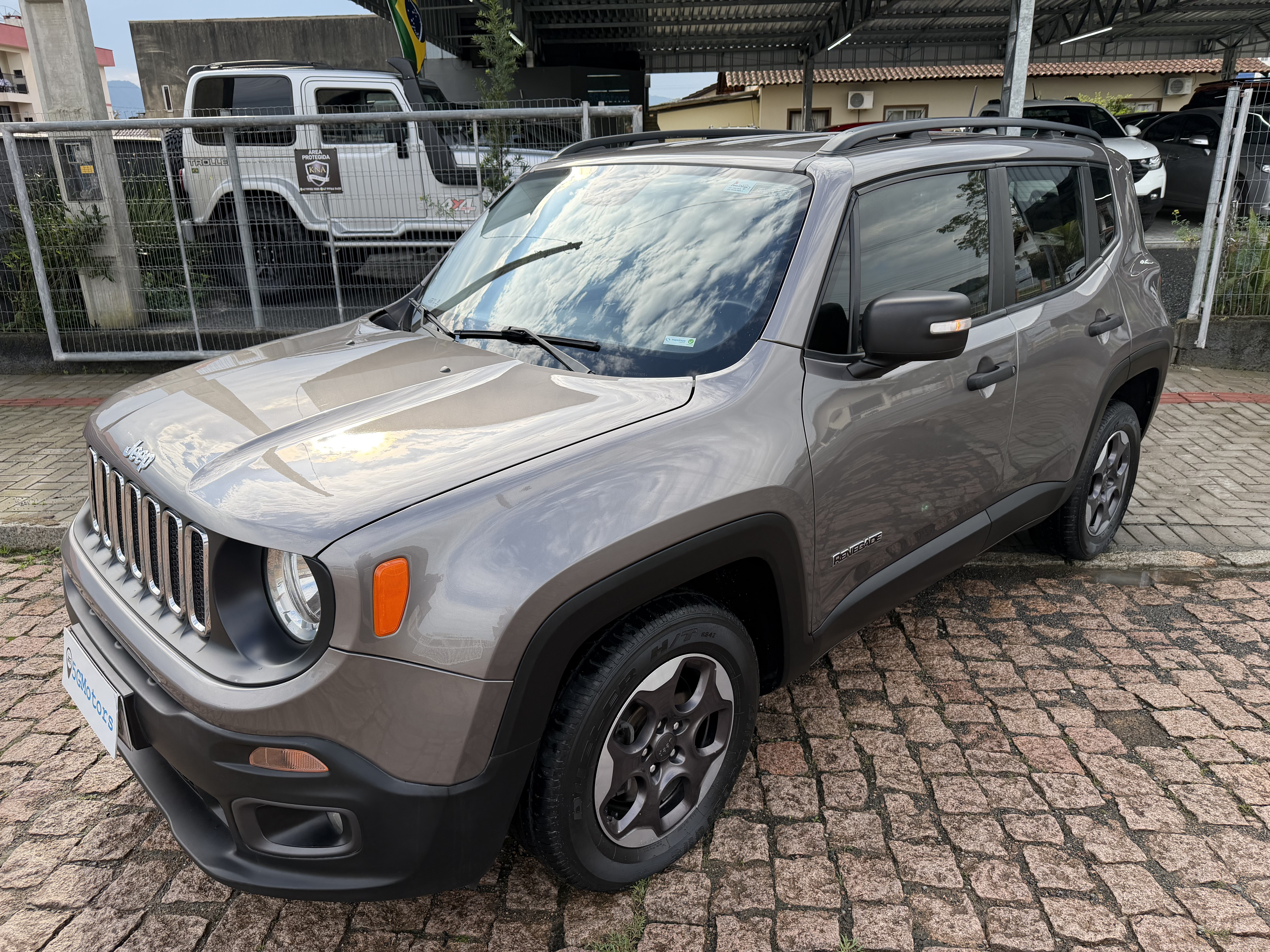 Carro/Camioneta - JEEP - Renegade - Sport 1.8 4x2 Flex 16V Aut. - 2016