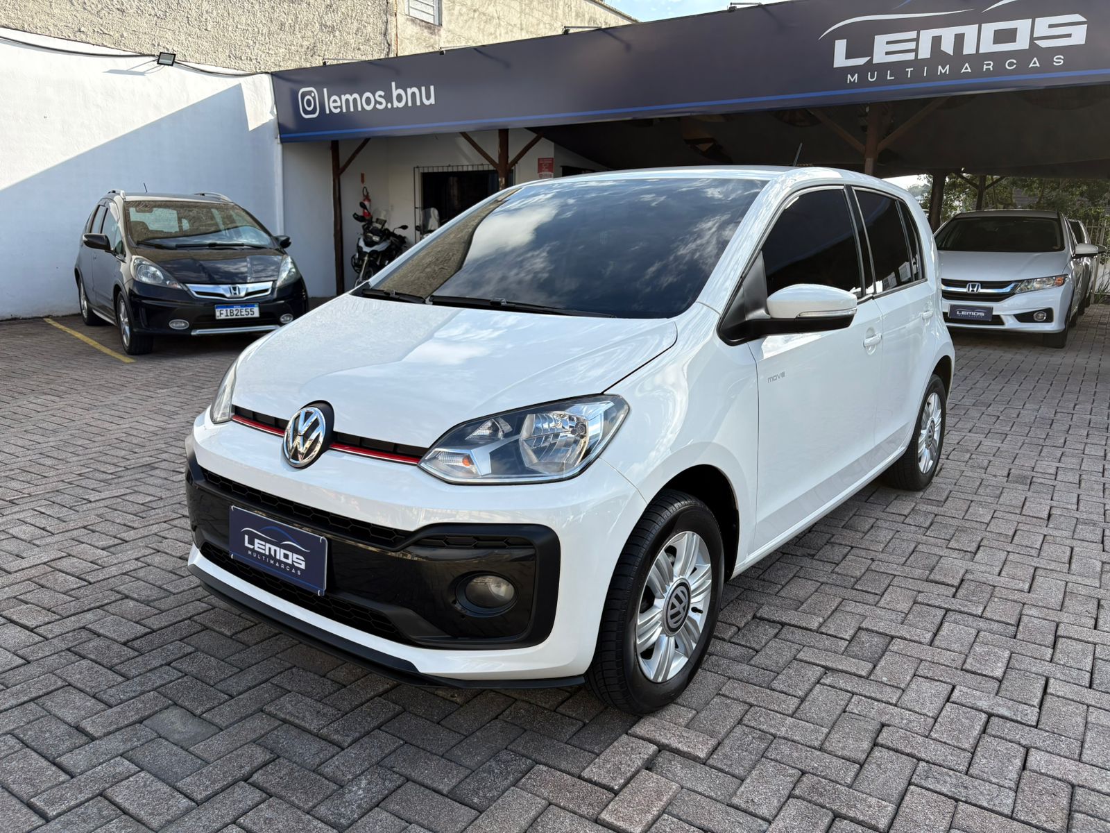 Carro/Camioneta - VW - VOLKSWAGEN - up! - move 1.0 TSI Total Flex 12V 5p - 2018