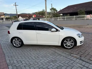 Carro/Camioneta - VW - VOLKSWAGEN - Golf - Comfortline 1.6 MSI Total Flex Aut. - 2016