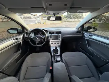 Carro/Camioneta - VW - VOLKSWAGEN - Golf - Comfortline 1.6 MSI Total Flex Aut. - 2016