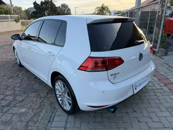 Carro/Camioneta - VW - VOLKSWAGEN - Golf - Comfortline 1.6 MSI Total Flex Aut. - 2016
