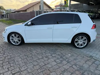 Carro/Camioneta - VW - VOLKSWAGEN - Golf - Comfortline 1.6 MSI Total Flex Aut. - 2016
