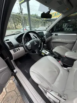 Carro/Camioneta - MITSUBISHI - Pajero - DAKAR HPE 3.2 4x4 T.I Dies 5p Aut - 2011