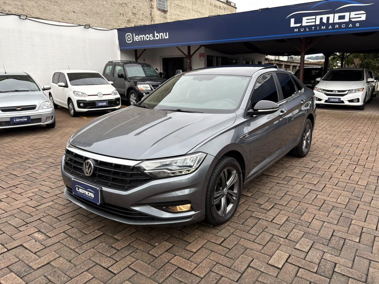 Carro/Camioneta - VW - VOLKSWAGEN - JETTA - R-Line 250 TSI 1.4 Flex 16V Aut. - 2019