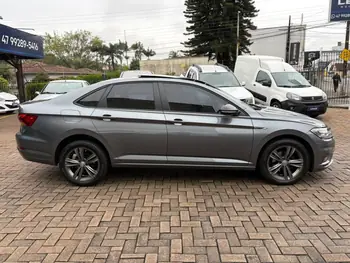 Carro/Camioneta - VW - VOLKSWAGEN - JETTA - R-Line 250 TSI 1.4 Flex 16V Aut. - 2019