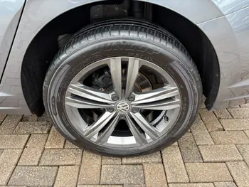 Carro/Camioneta - VW - VOLKSWAGEN - JETTA - R-Line 250 TSI 1.4 Flex 16V Aut. - 2019