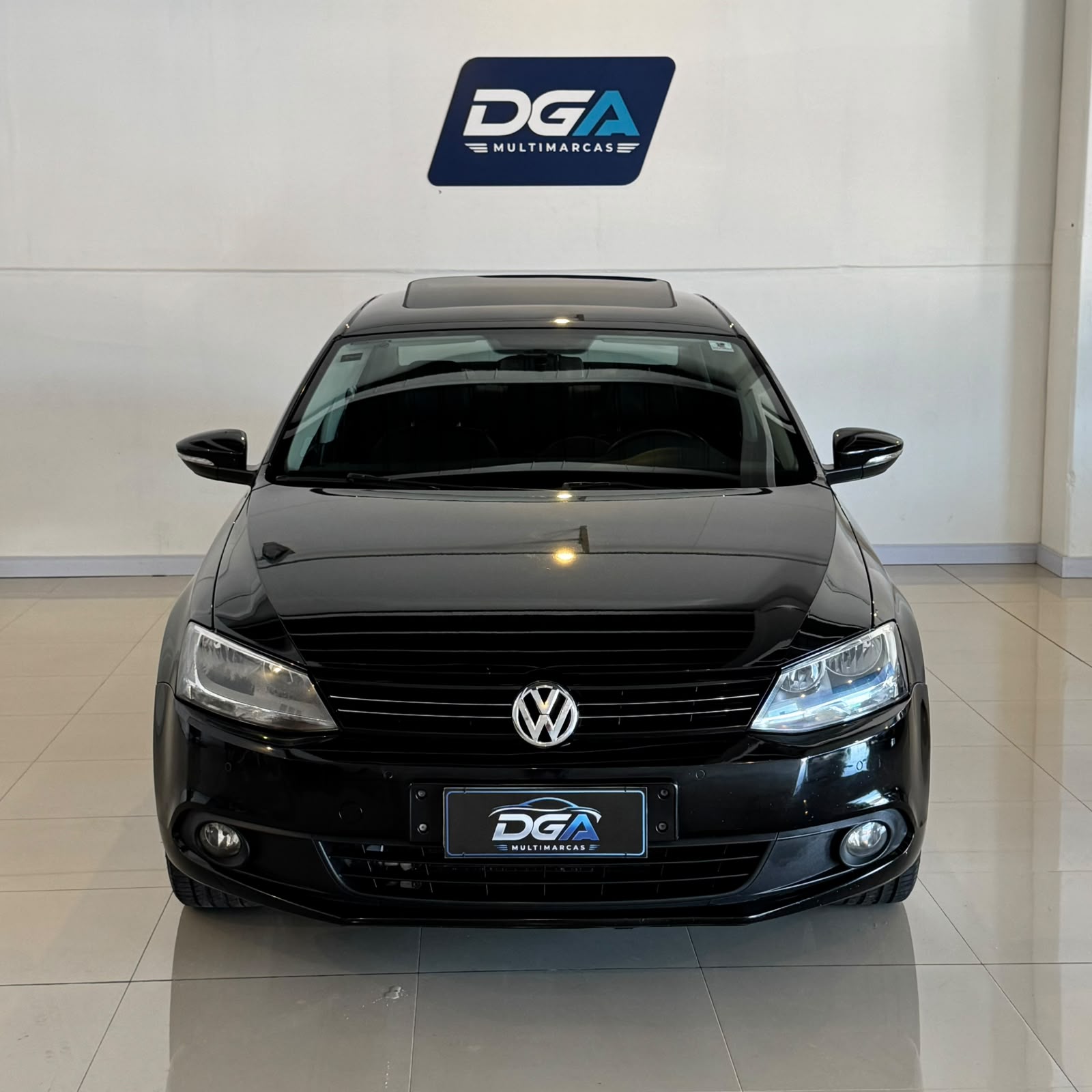 Carro/Camioneta - VW - VOLKSWAGEN - JETTA - Comfortline 2.0 T.Flex 8V 4p Tipt. - 2014