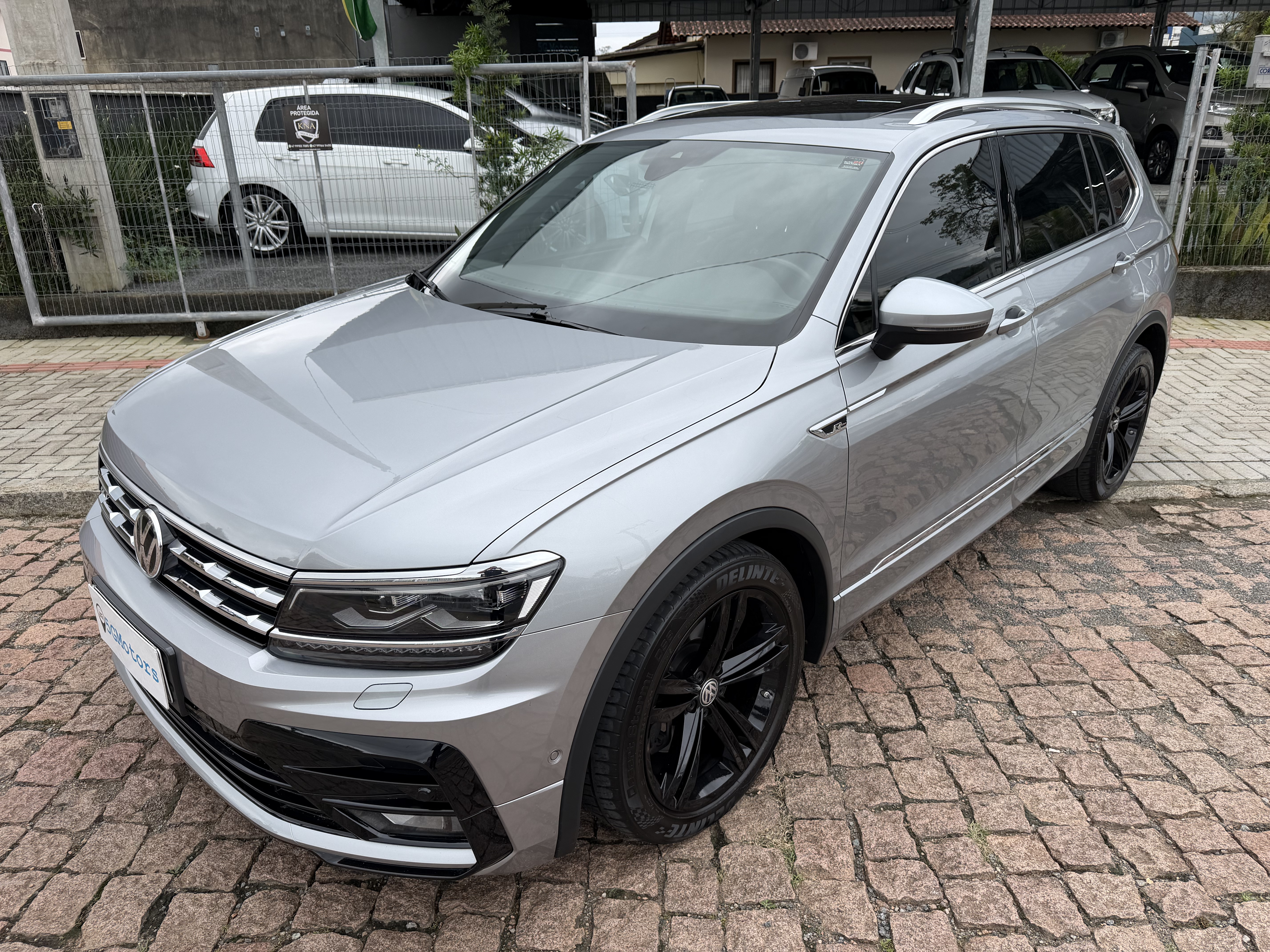 Carro/Camioneta - VW - VOLKSWAGEN - TIGUAN - Allspac R-Line 350 TSI 2.0 4x4 - 2021