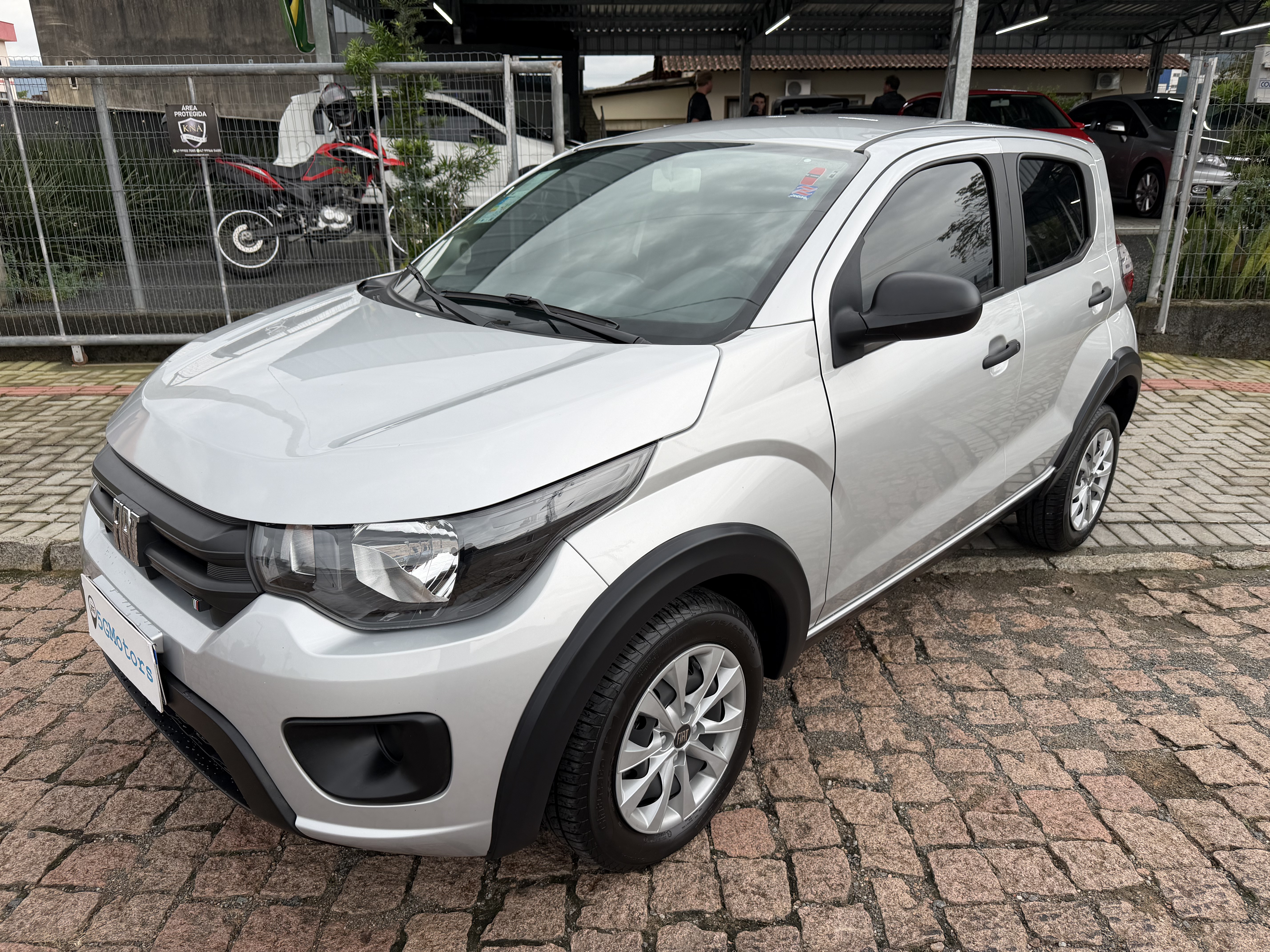 Carro/Camioneta - FIAT - MOBI - LIKE 1.0 Fire Flex 5p. - 2023