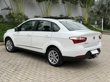 Carro/Camioneta - FIAT - Grand - Siena ESSENCE 1.6 Flex 16V - 2015