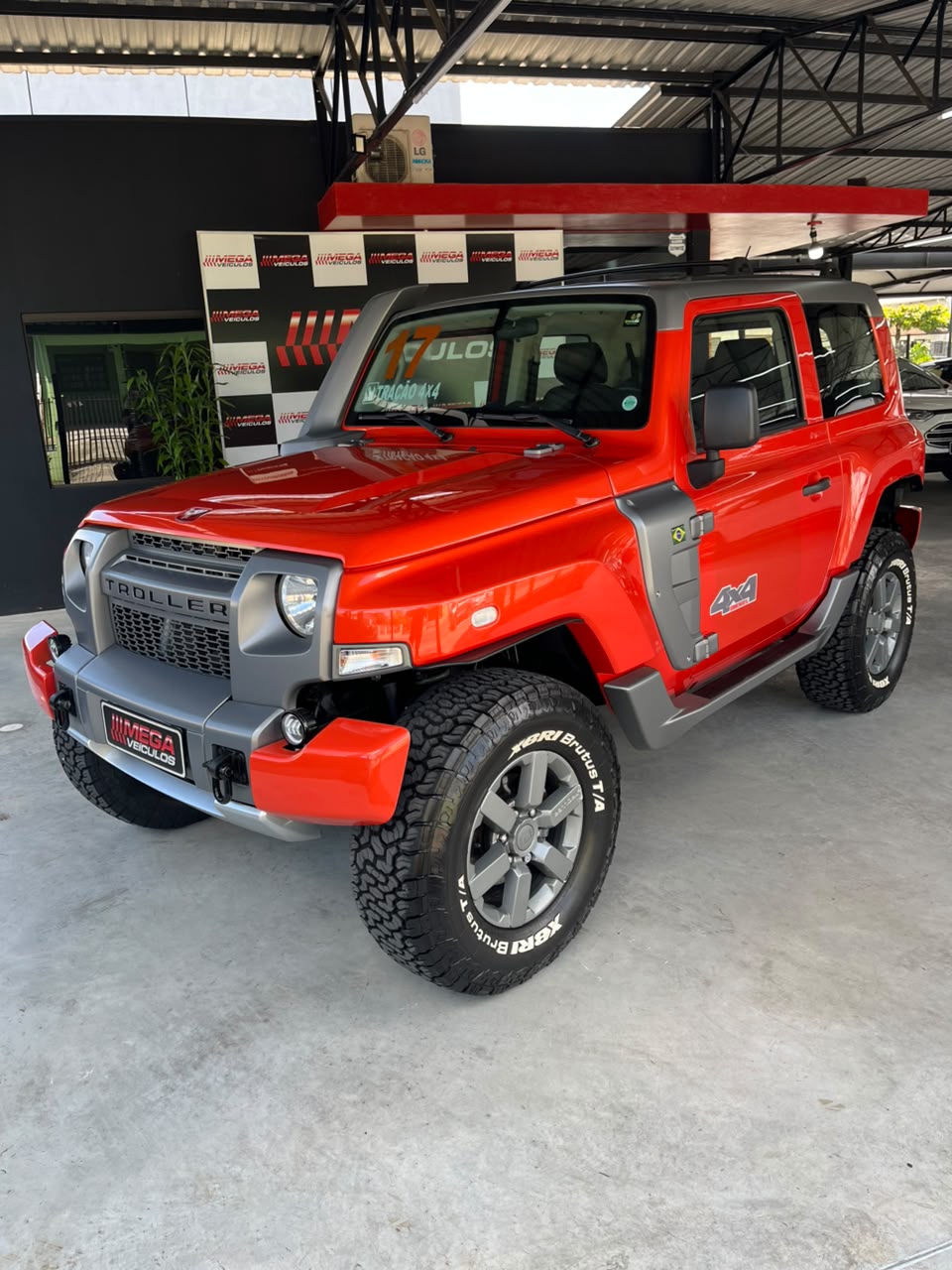 Carro/Camioneta - TROLLER - T-4 - 4x4 3.2 20V Tdi Cap. Rígida Diesel - 2017