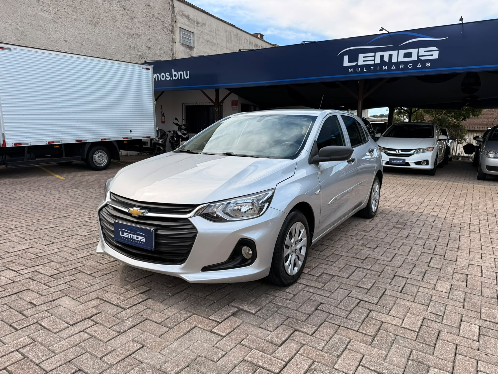 Carro/Camioneta - GM - CHEVROLET - ONIX - HATCH 1.0 12V TB Flex 5p Aut. - 2023