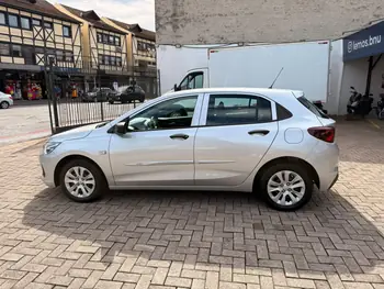 Carro/Camioneta - GM - CHEVROLET - ONIX - HATCH 1.0 12V TB Flex 5p Aut. - 2023