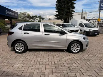 Carro/Camioneta - GM - CHEVROLET - ONIX - HATCH 1.0 12V TB Flex 5p Aut. - 2023